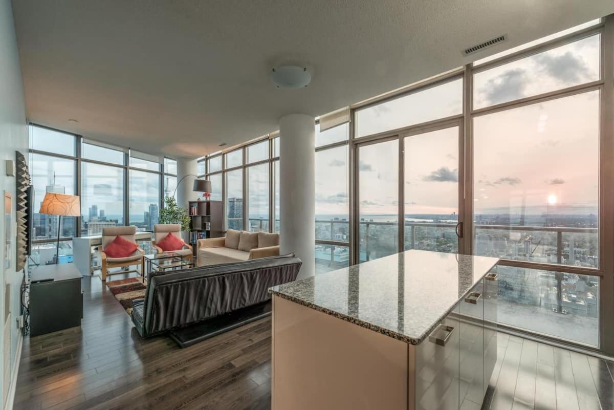 Great View High Rise In Central Toronto Exterior foto